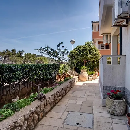 2505b Apartman *